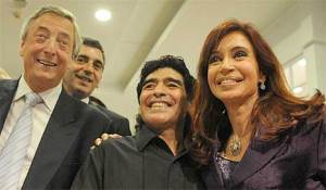 Politik und Fußball: Maradona mit Cristina und Nestor Kirchner